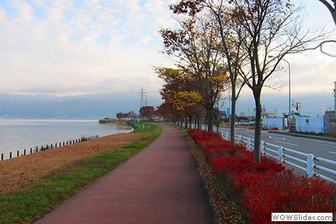 Lake side running path
